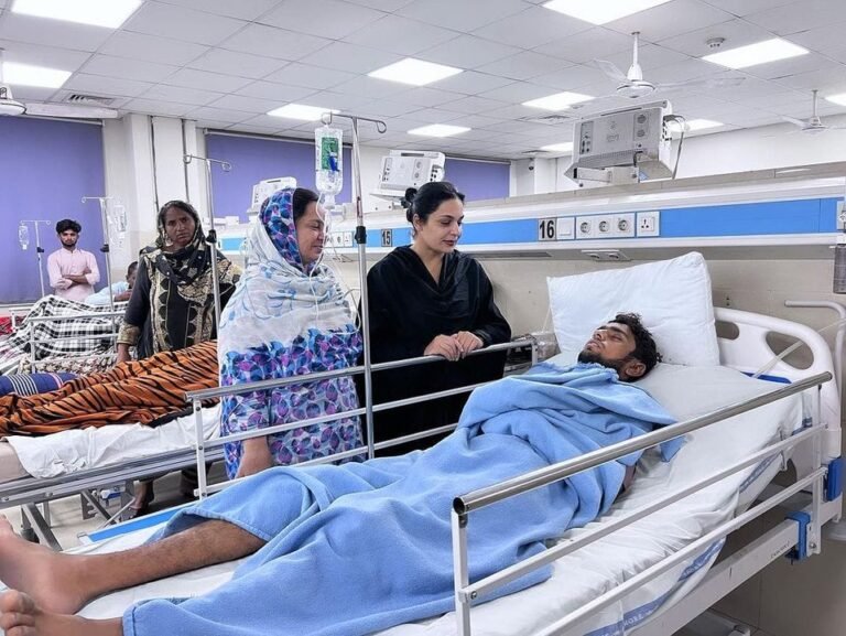 میرا جناح ہسپتال پہنچ گئیں
