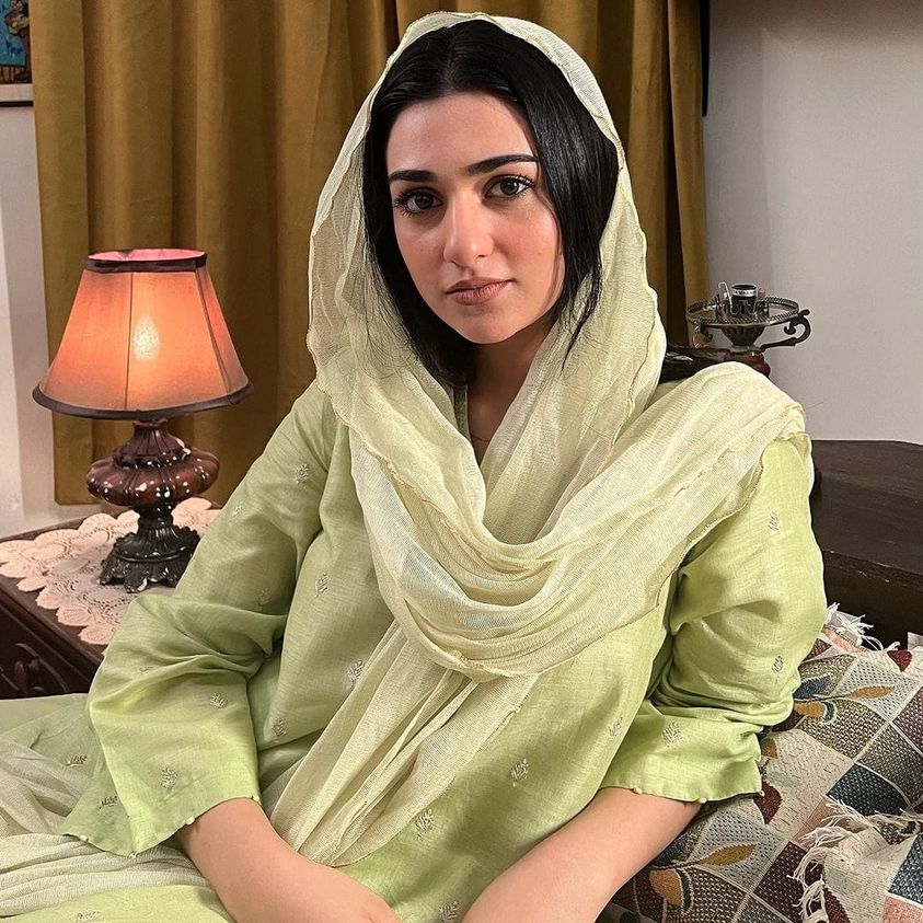 sara khan