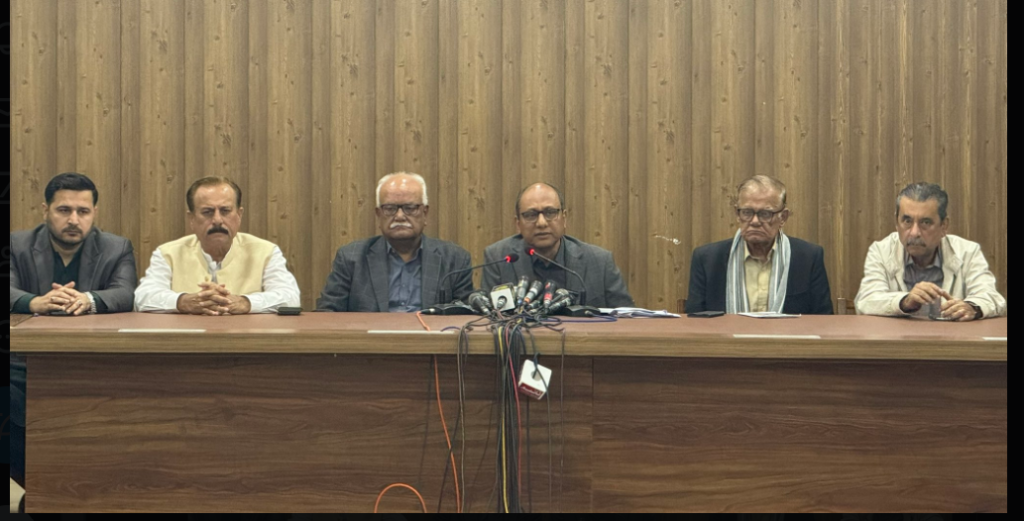 مصطفیٰ کمال کھلے عام دھمکیاں دے رہے ہیں،