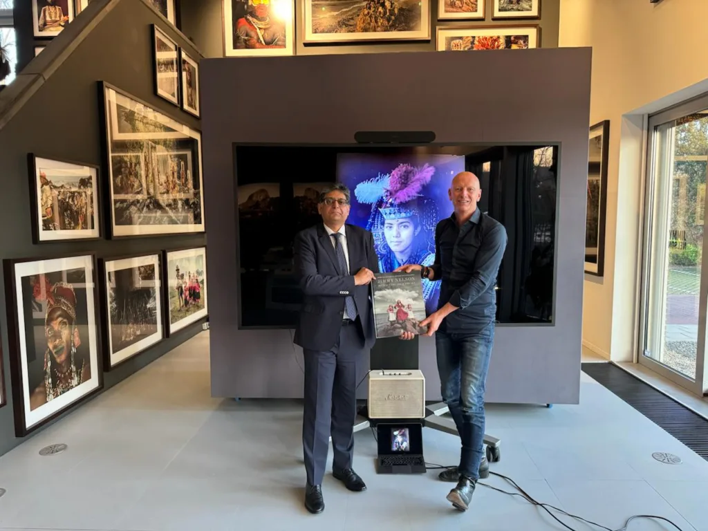 عالمی شہرت یافتہ کہانی نگار جمی نیلسن کے دورہ پاکستان کے بعد سفیر کی ملاقات