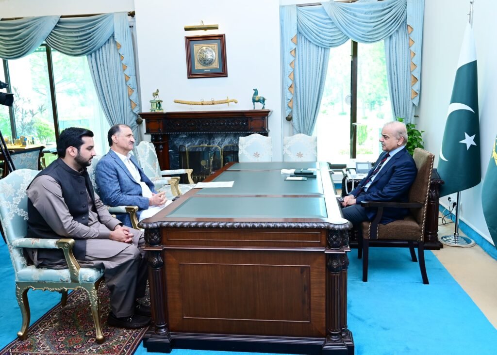 Islamabad : Former World Squash Champion Jan Sher Khan calls on Prime Minister Muhammad Shehbaz Sharif on 26 August 2024.