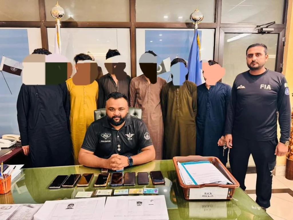Pakistani FIA Arrests 6 Afghans for Fake IDs