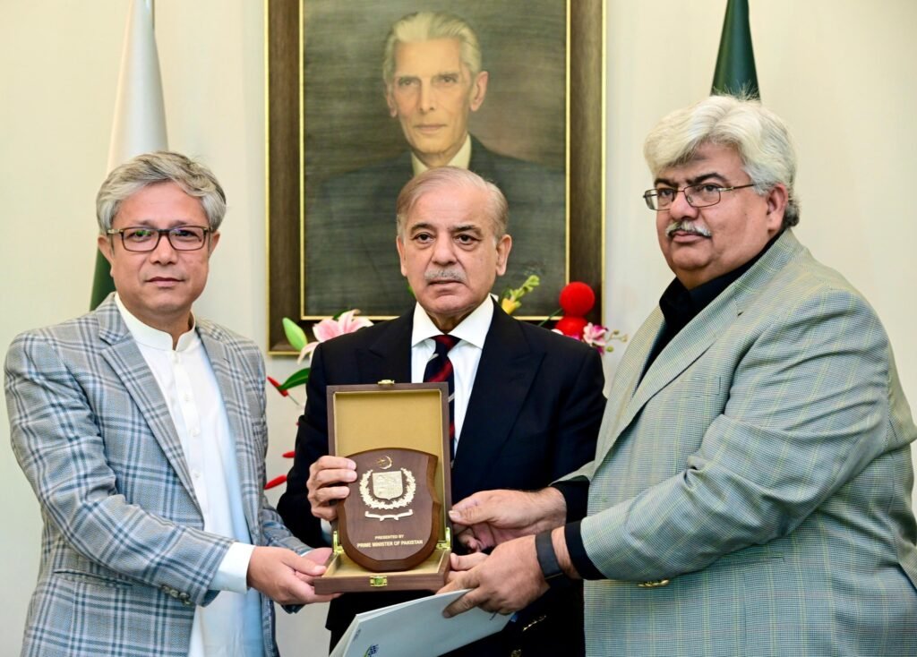 In recognition of his services in identifying Sales Tax fraud, Prime Minister Muhammad Shehbaz Sharif presenting a shield to FBR Officer Aijaz Hussain in Islamabad on 21 November 2024.
