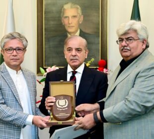 In recognition of his services in identifying Sales Tax fraud, Prime Minister Muhammad Shehbaz Sharif presenting a shield to FBR Officer Aijaz Hussain in Islamabad on 21 November 2024.