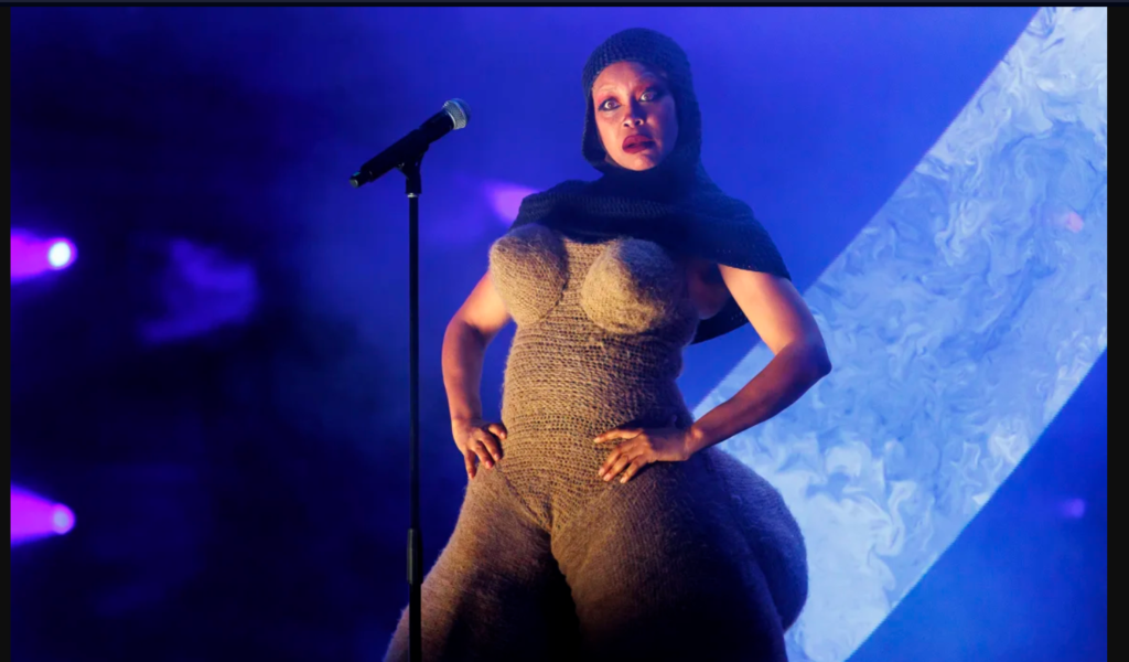 Was there a hidden message in Erykah Badu’s ‘booty’ bodysuit